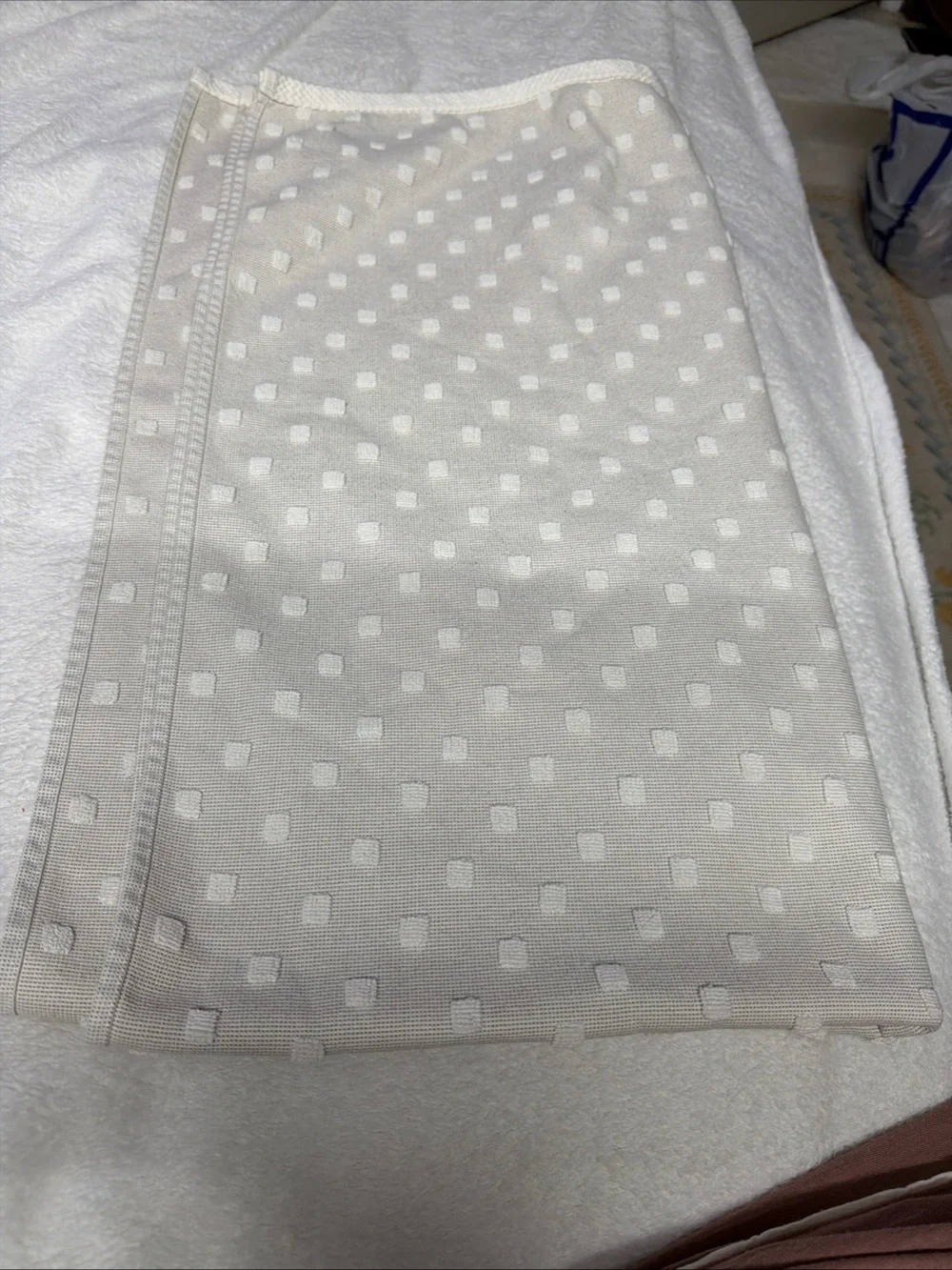 UGG Bath Towel 27”x52” 100%Cotton textured rare snow Valerie